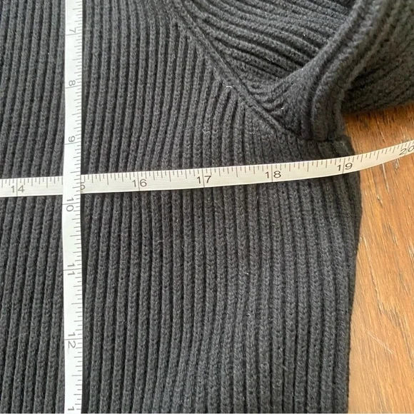 EUC Sophisticated Thick Sweater Cardigan Black L - Picture 8 of 11